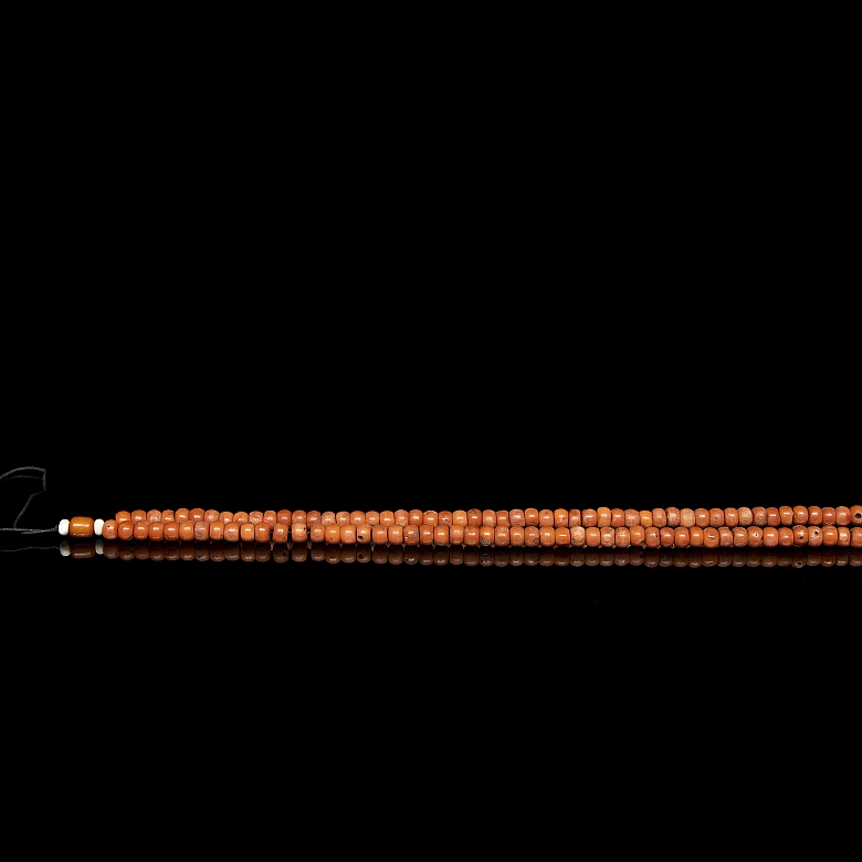 Bag with 180 coral-coloured beads, 20th century
