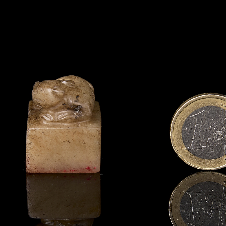 Rectangular Hetian jade seal ‘Beast’, Qing dynasty