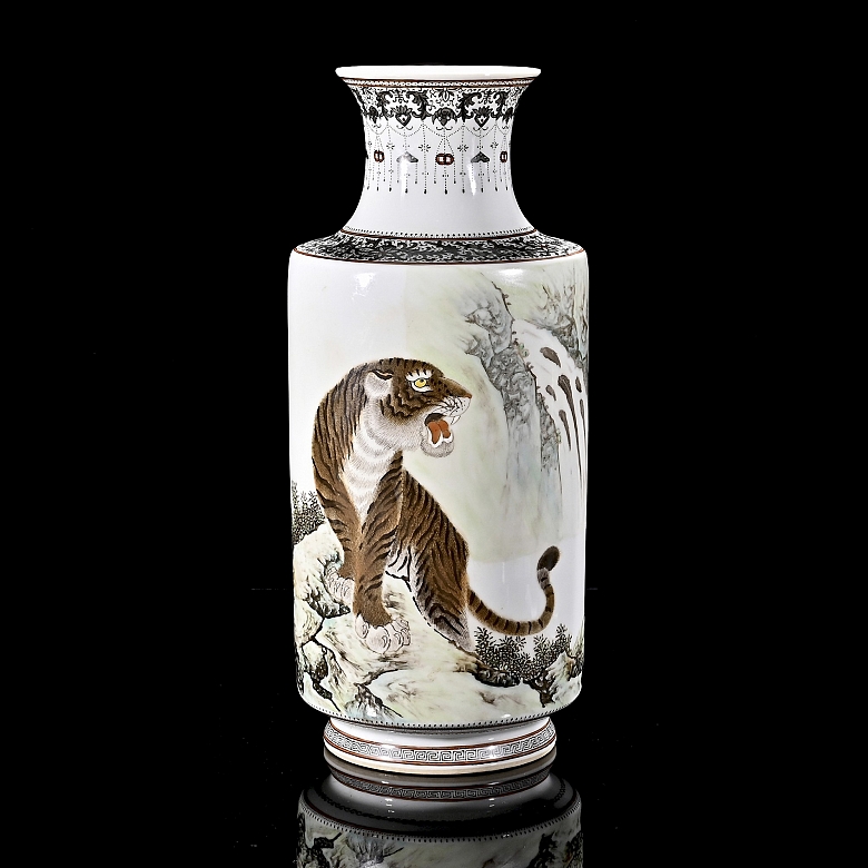 Jarrón de porcelana