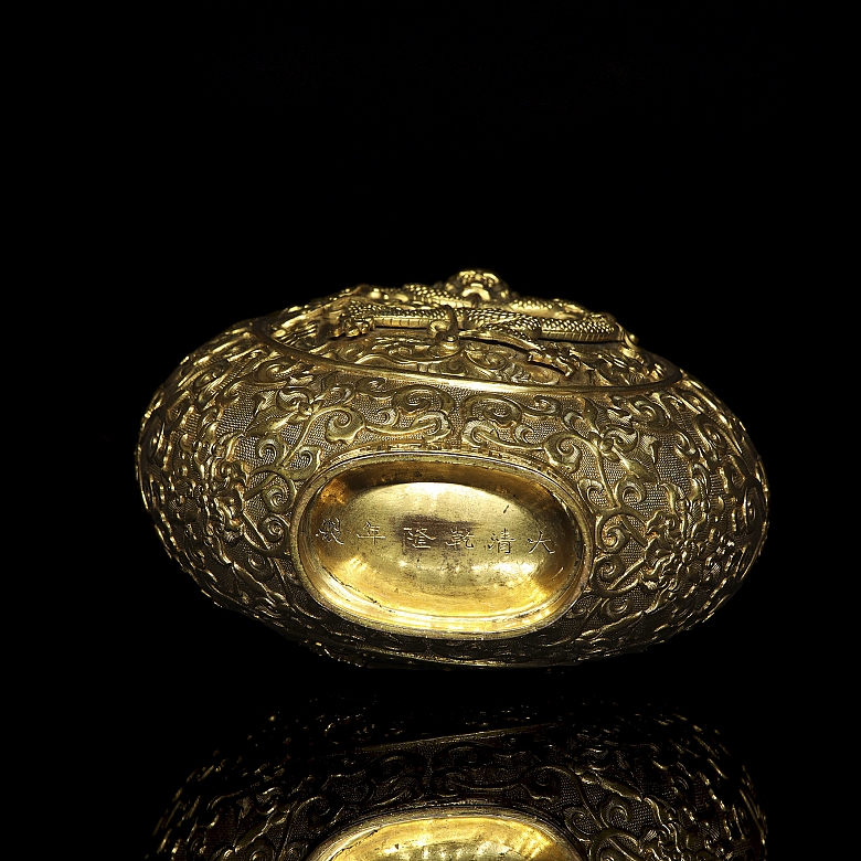 Jarrón de bronce dorado