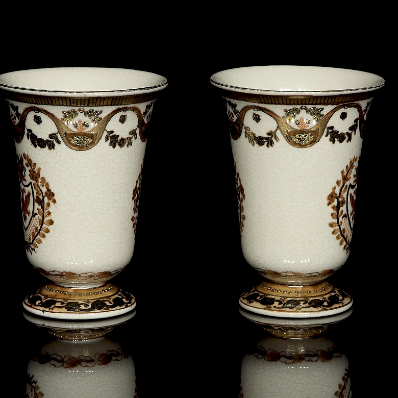 Pareja de jarrones de porcelana 