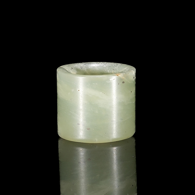 Carved cladon jade ring, Qing dynasty