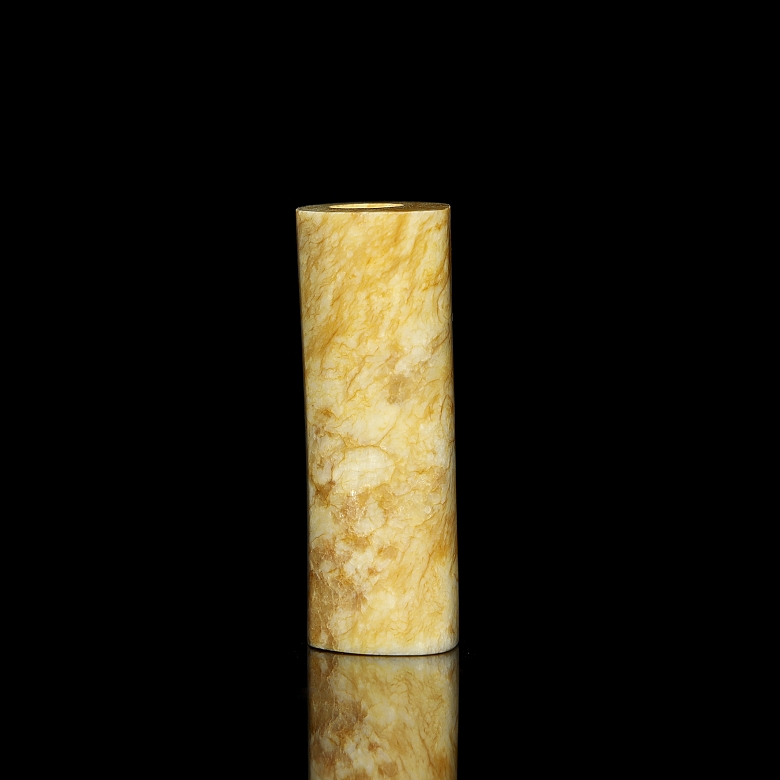 Colgante tubular de piedra tallada, estilo Zhou