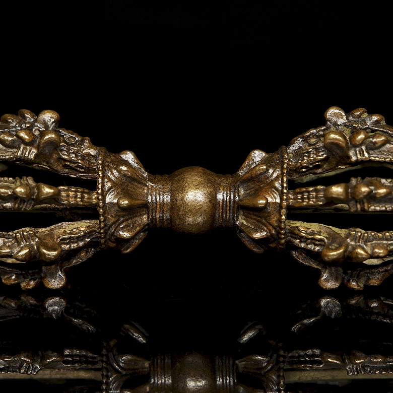 Instrumento ritual de bronce