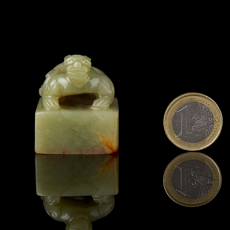 Yellow jade seal carved with the character ‘Beast’, Qing dynasty