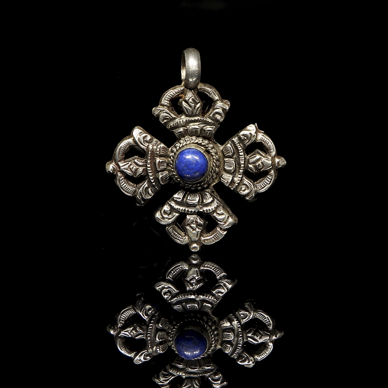 Antiguo colgante de plata con lapislázuli y coral, Tíbet