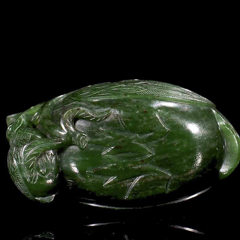 Figura de jade verde espinaca