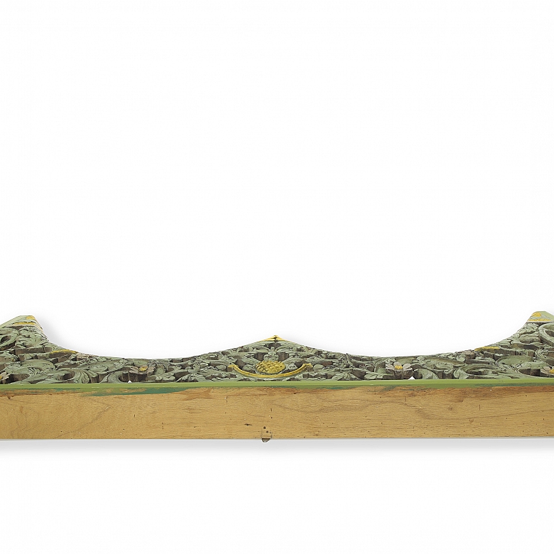 Cubre cortinas de madera lacada 