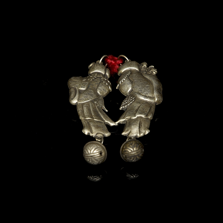 Pair of silver-plated metal ‘Characters’ pendants, Qing dynasty - 5