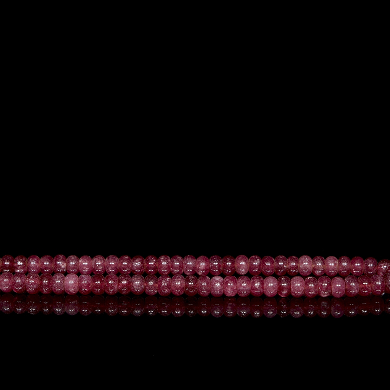 Collar largo de cuentas de rubí