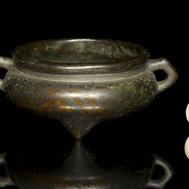 Incensario trípode de bronce patinado, con sello Chongzhen - 6