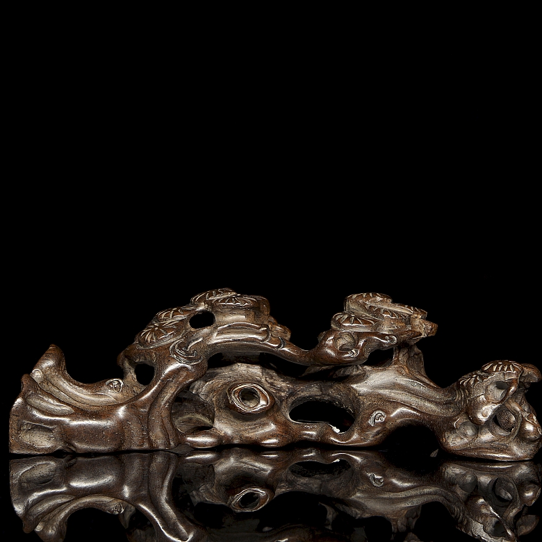Carved wooden brush holder ‘Flowers’, Qing dynasty - 7