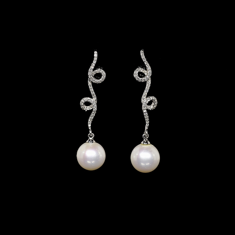 Pendientes en oro blanco 18k con perlas blancas y diamantes