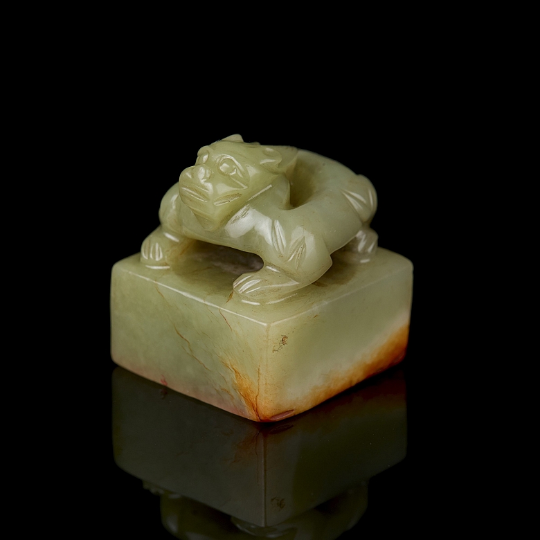 Yellow jade seal carved with the character ‘Beast’, Qing dynasty