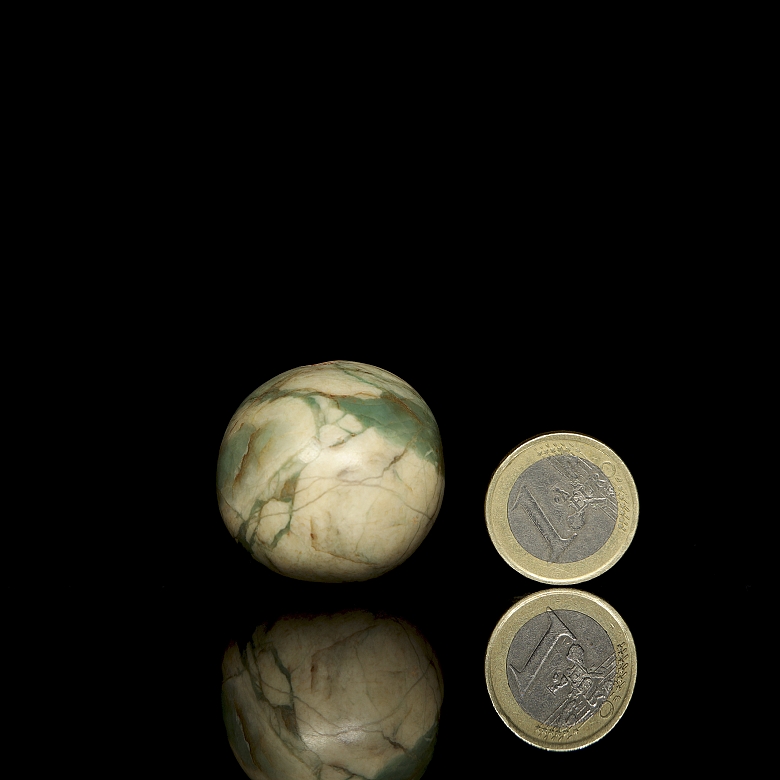 Cuenta esférica de jade tallado, cultura Hongshan