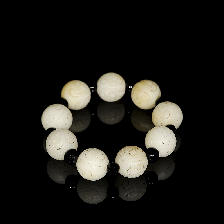 Jade bead bracelet, 20th century - 3