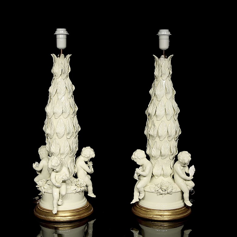 马尼塞斯陶瓷灯具一对，题为《天使》，20世纪