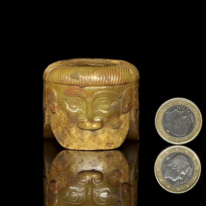 Figura de jade amarillo 
