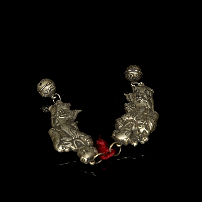 Pair of silver-plated metal ‘Characters’ pendants, Qing dynasty - 4