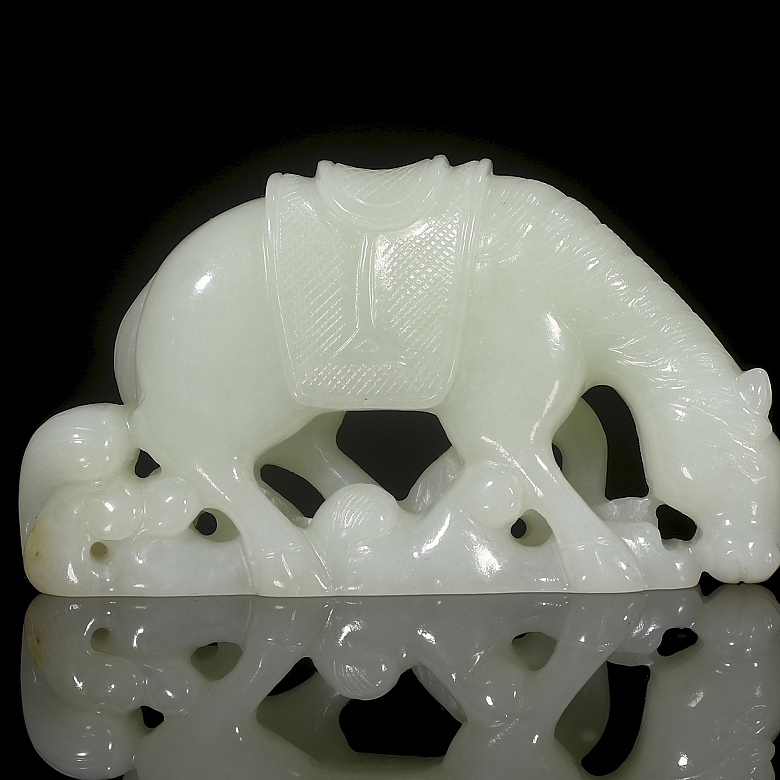White Hetian jade figure “Horse,” Qing dynasty