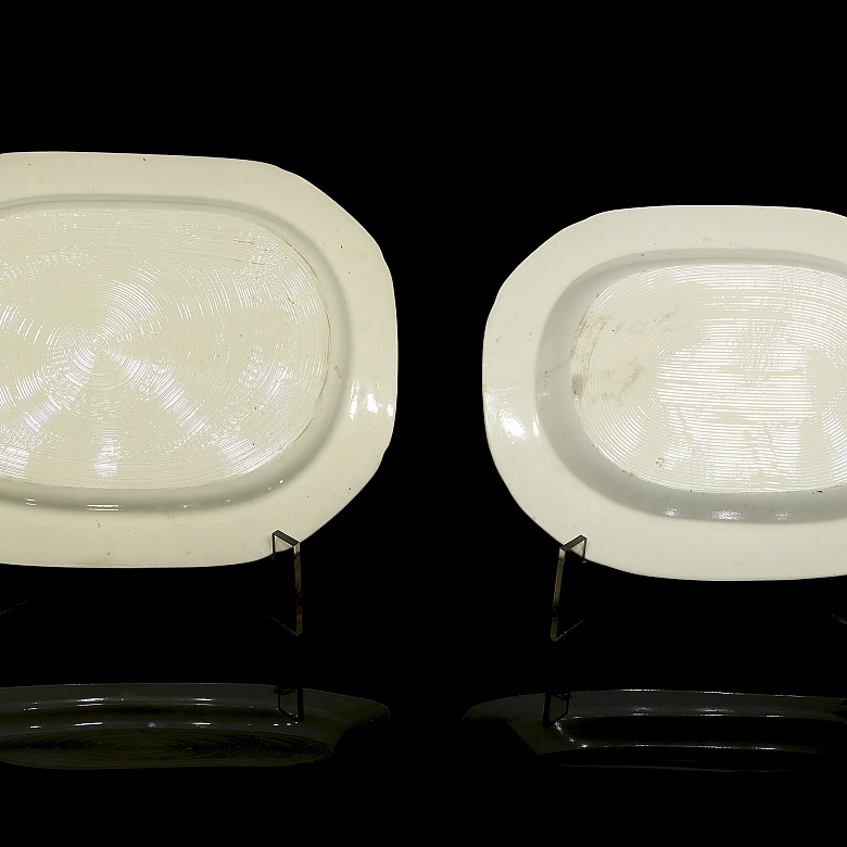 两只19世纪英国柳条纹托盘