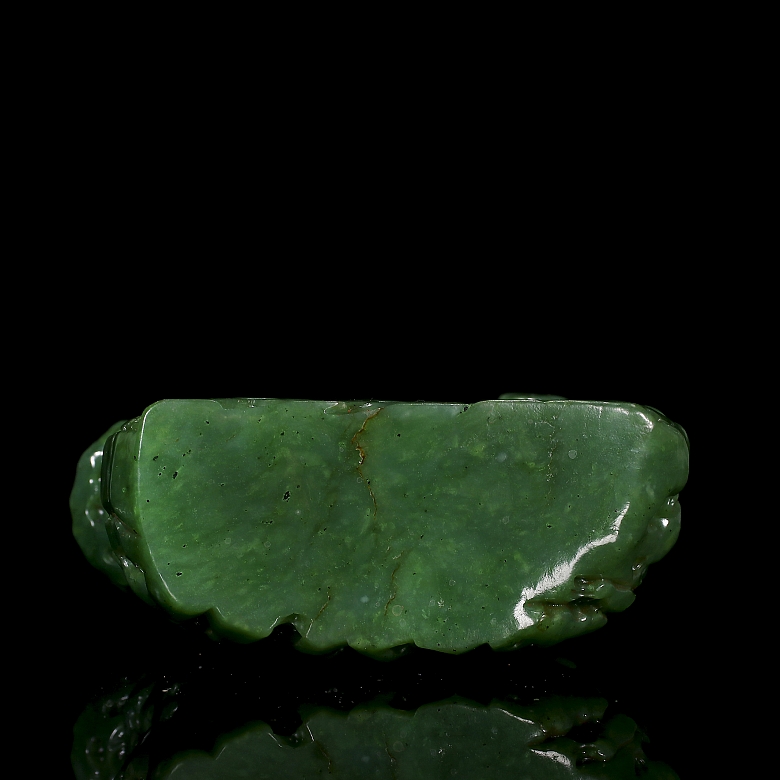 Figura de jade verde espinaca 