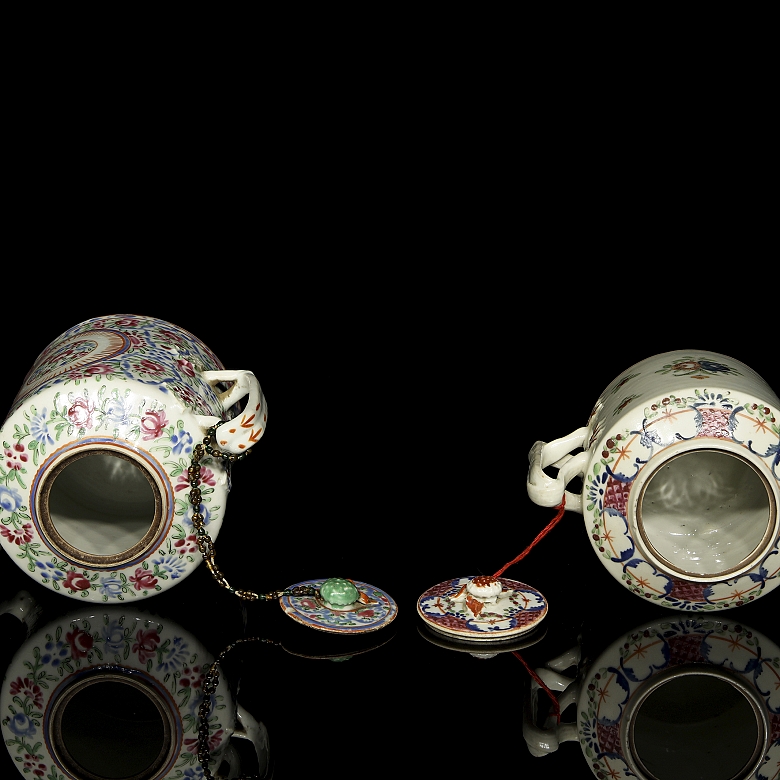 Dos teteras de porcelana esmaltada, dinastía Qing