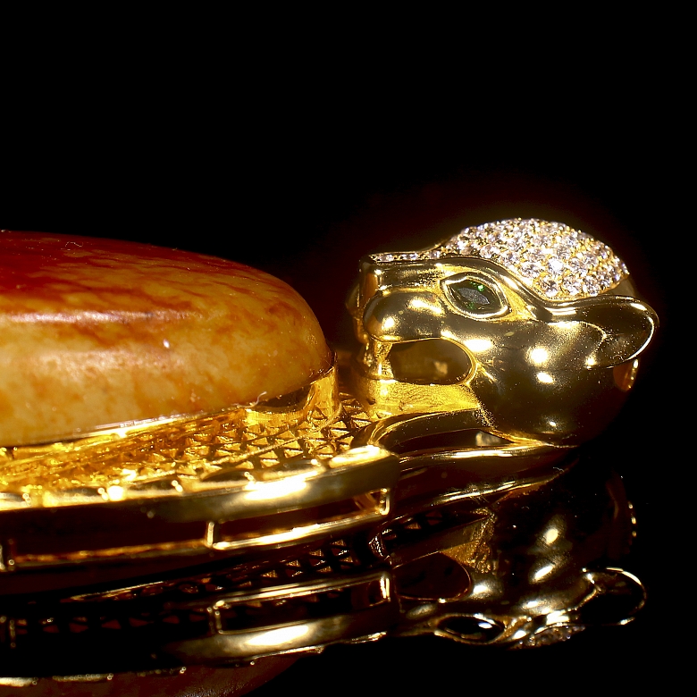 Gold-plated silver and Hetian jade pendant “Feline,” Qing dynasty
