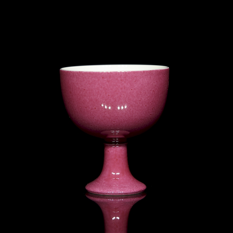 Copa de porcelana con esmalte rosa, con sello Yongzheng
