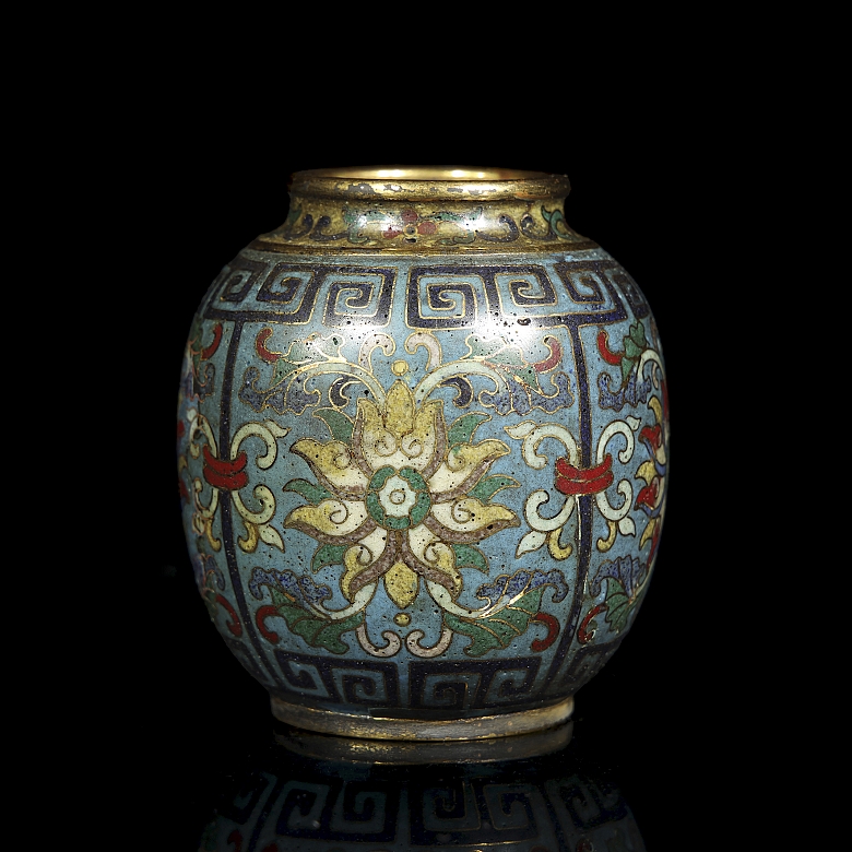 Small cloisonné enamel vessel, Qing dynasty - 3