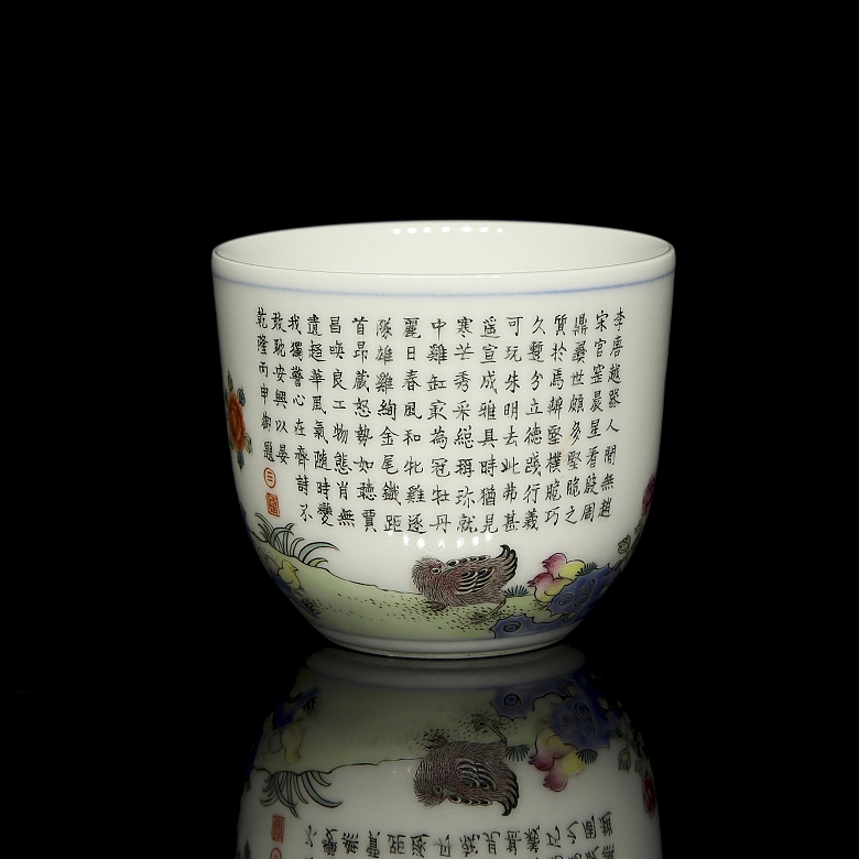 Glazed porcelain cup ‘Landscape and poem’, with Qianlong seal