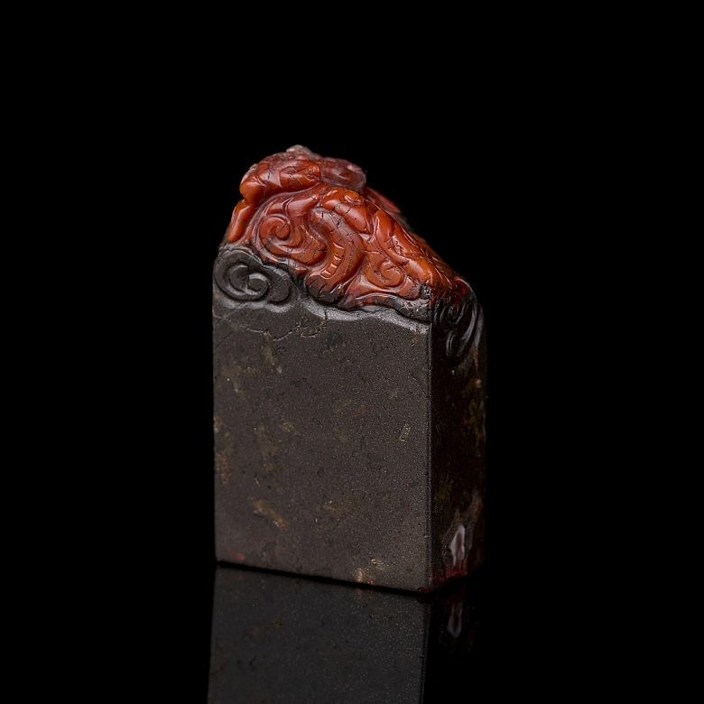 Nanhong seal carved with ‘Dragon and Clouds’, Qing dynasty