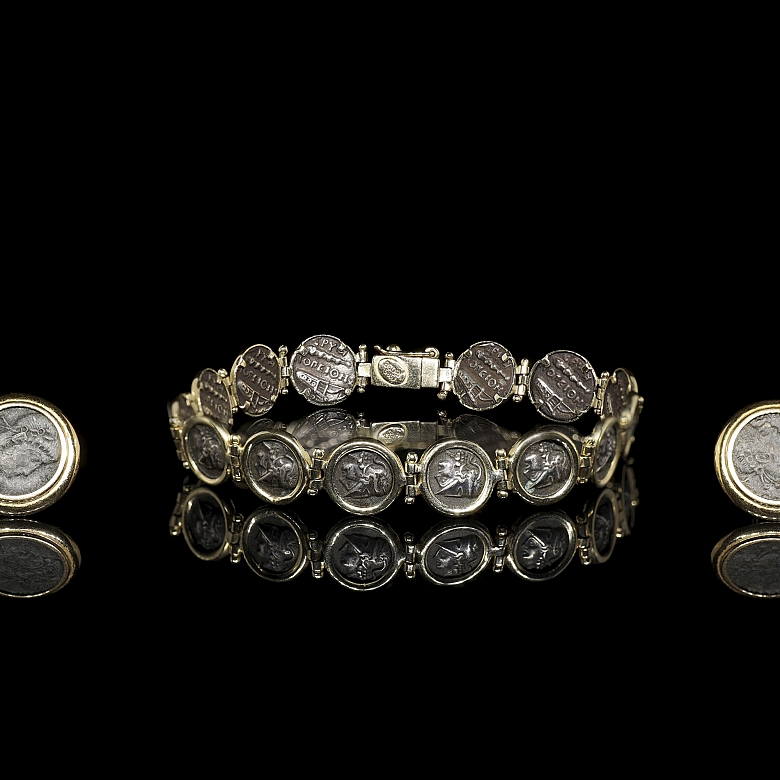 Juego de pulsera y pendientes de oro amarillo con monedas antiguas