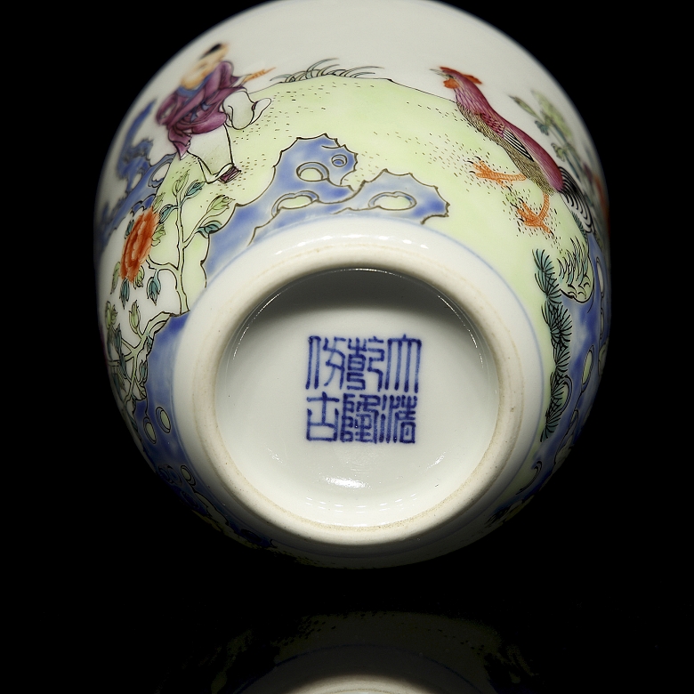Glazed porcelain cup ‘Landscape and poem’, with Qianlong seal