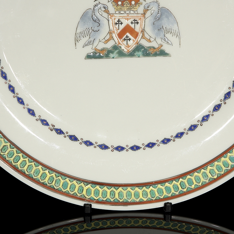 Pareja de platos de porcelana