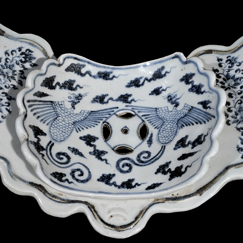 Blue and white porcelain cushion ‘Phoenix and children’, Yuan style