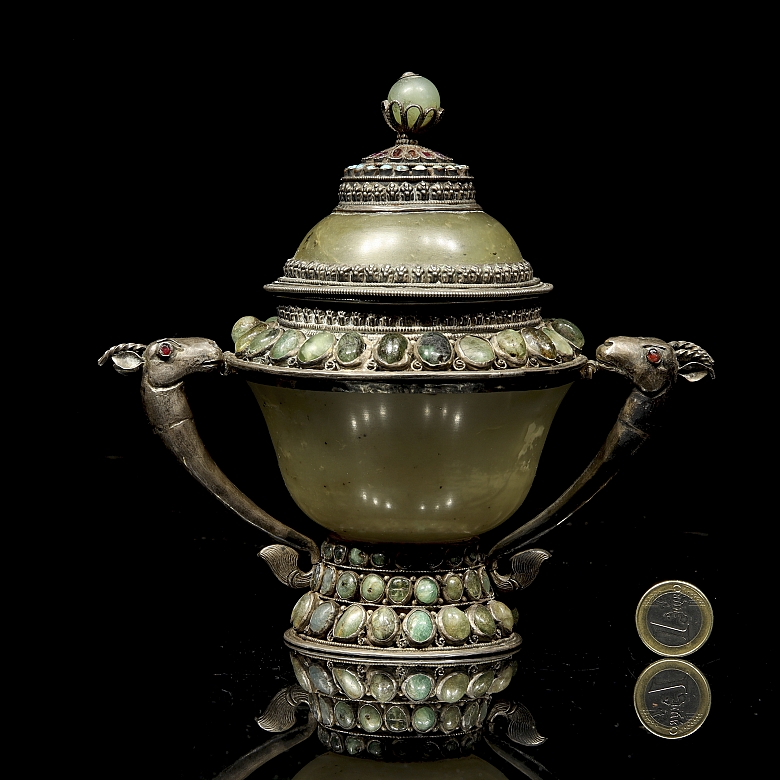 Recipiente ritual de jade, plata y gemas preciosas, Tíbet, s.XIX