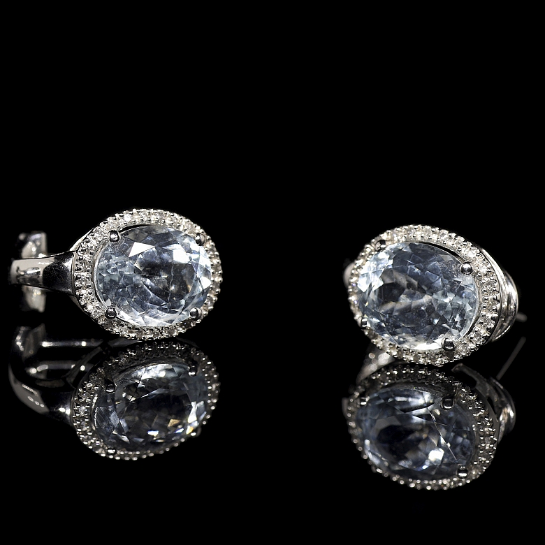 Pendientes en oro blanco de 18 kt con aguamarinas y diamantes