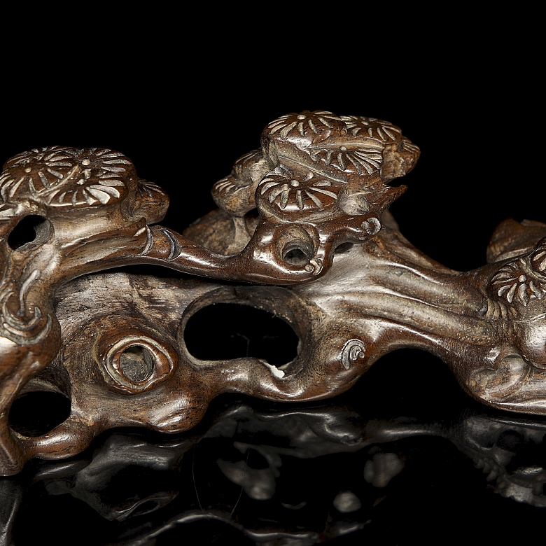 Carved wooden brush holder ‘Flowers’, Qing dynasty - 5
