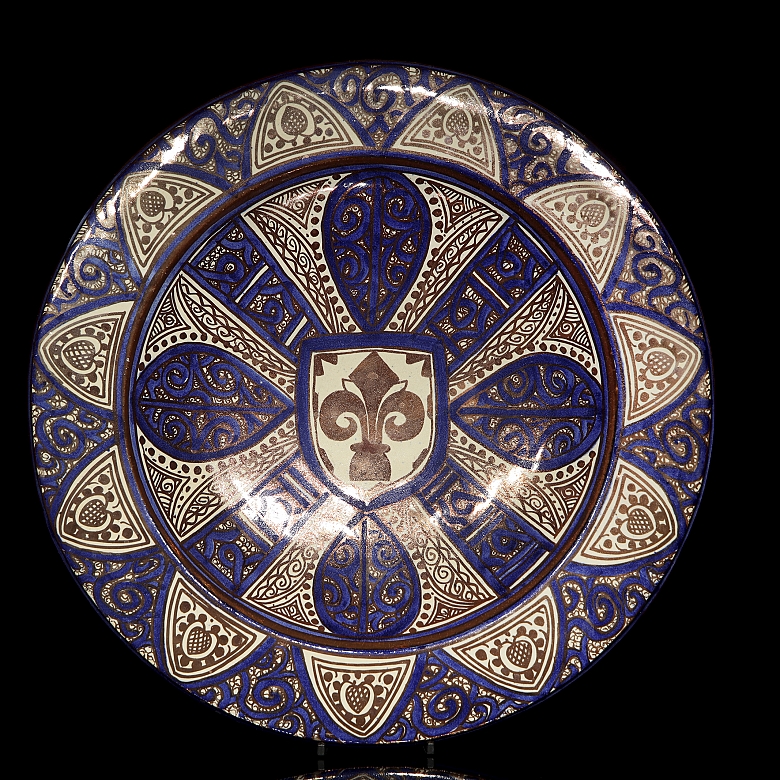 三件陶瓷盘《金属反射》，20世纪