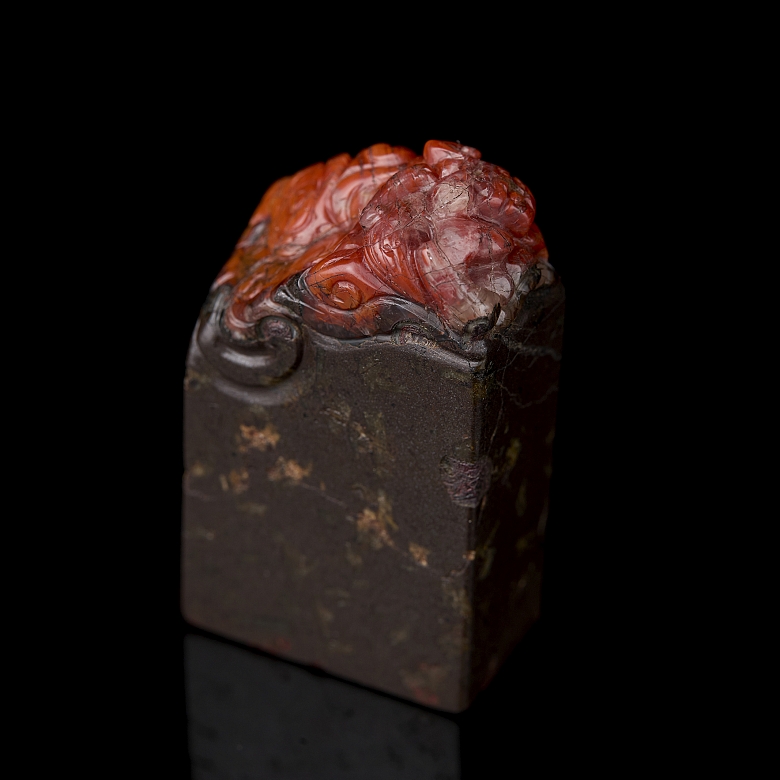 Nanhong seal carved with ‘Dragon and Clouds’, Qing dynasty