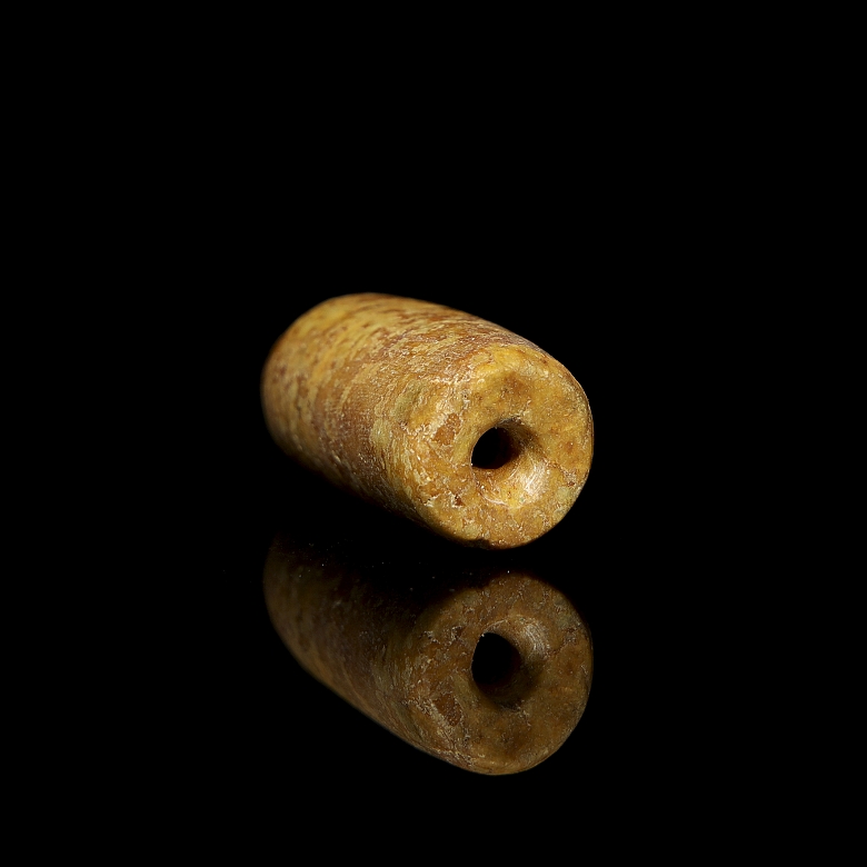 Colgante tubular de jade, cultura Hongshan