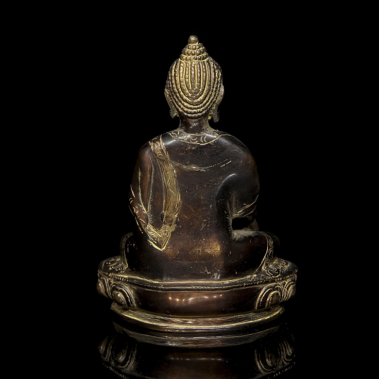 Escultura en bronce “Buda Shakyamuni”, s.XX - 2