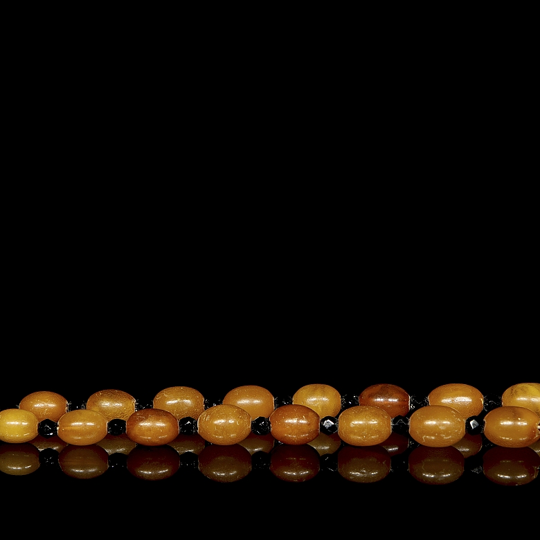 Collar con cuentas de ámbar
