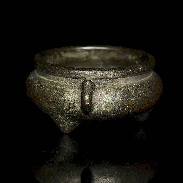 Incensario trípode de bronce patinado, con sello Chongzhen - 1