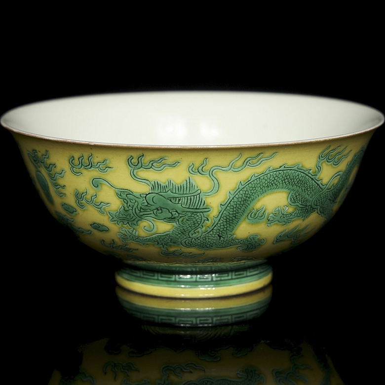 Cuenco de porcelana policromado 