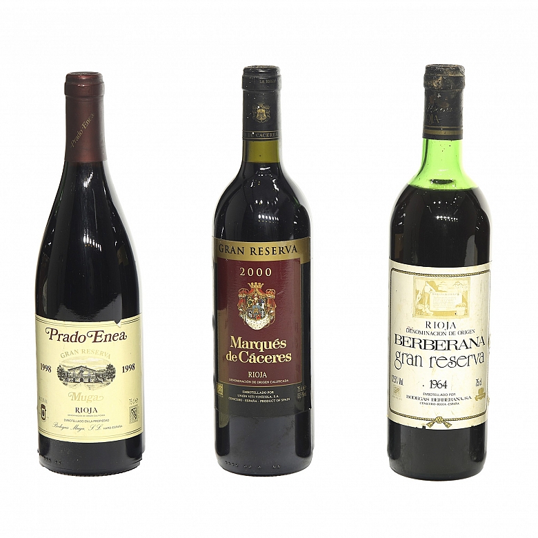 Tres botellas de vino tinto de la Rioja