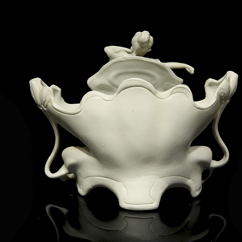 Pequeño centro de mesa estilo Art Nouveau 