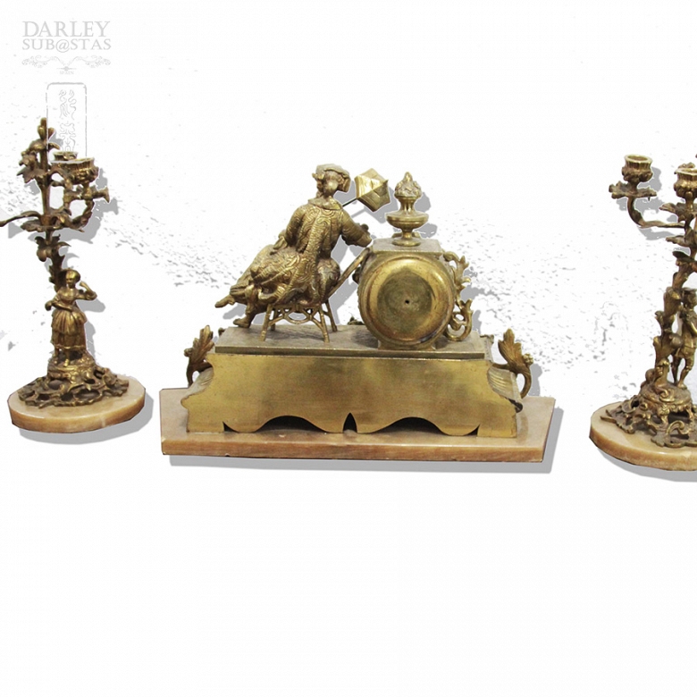 Reloj sobremesa y candelabros - 7
