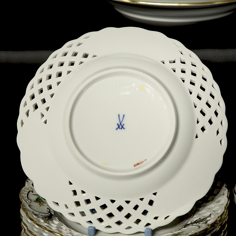 Meissen tableware ‘Yellow Rose and Forget-me-not’